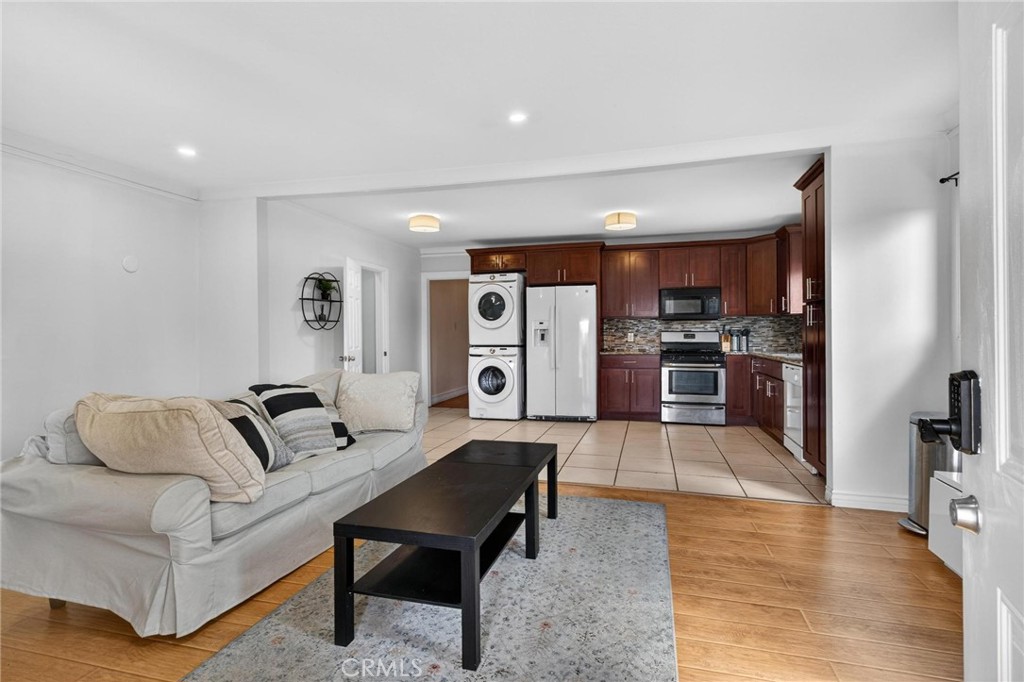 4533 Saturn Property Photo 8