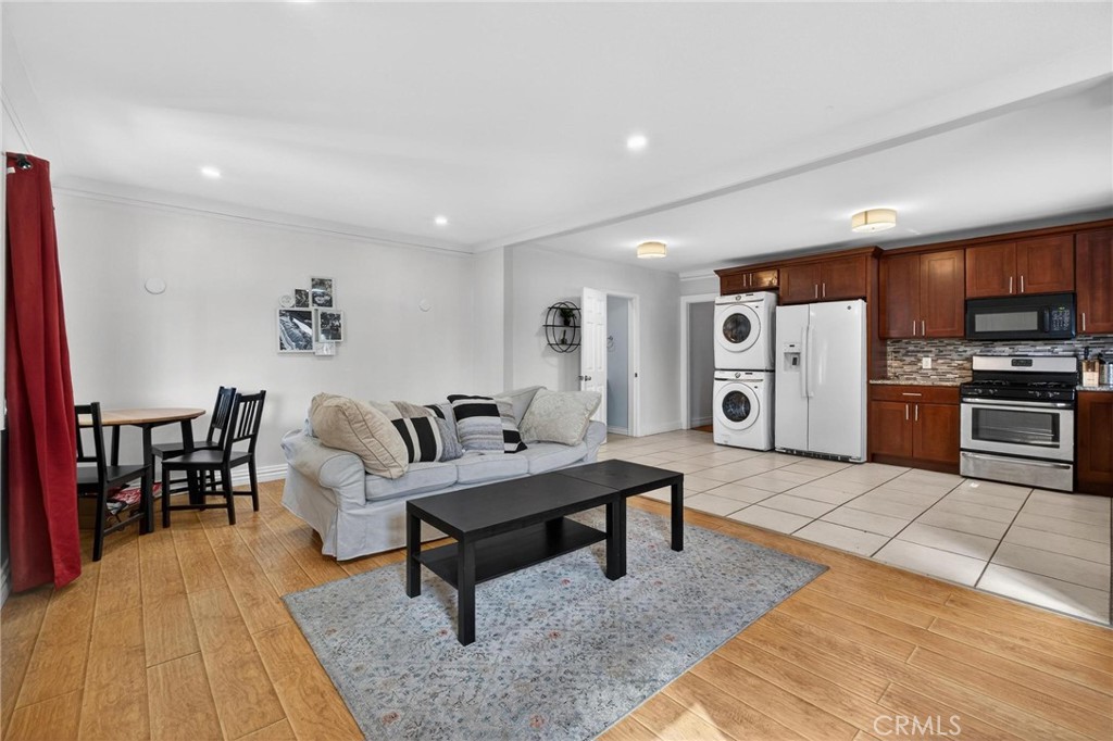 4533 Saturn Property Photo 9