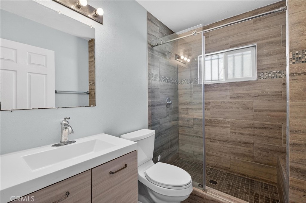 4533 Saturn Property Photo 18