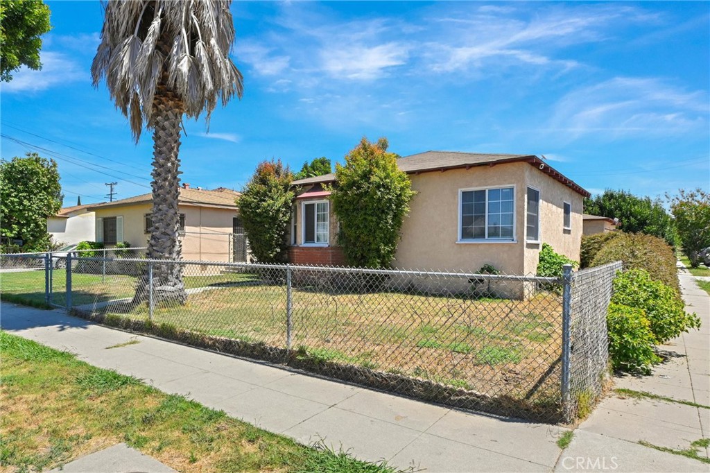 1330 E Caldwell Property Photo 2