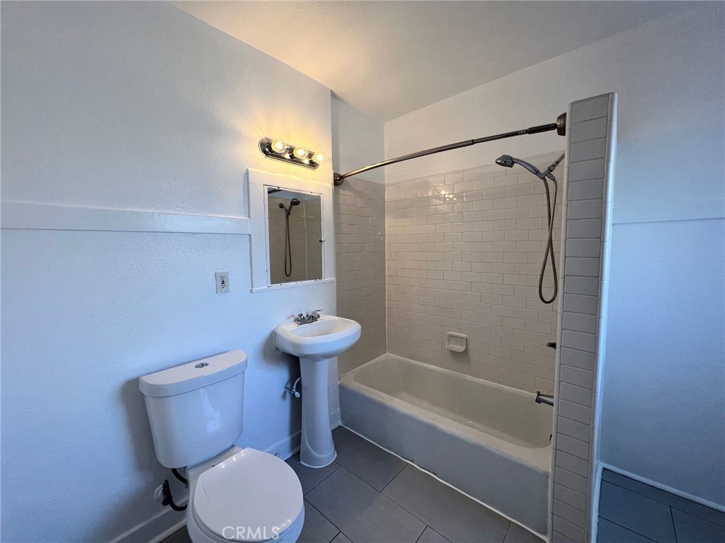 548 Magnolia Property Photo 3