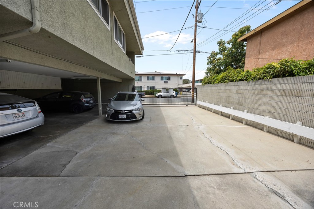 500 S Inglewood Property Photo 9