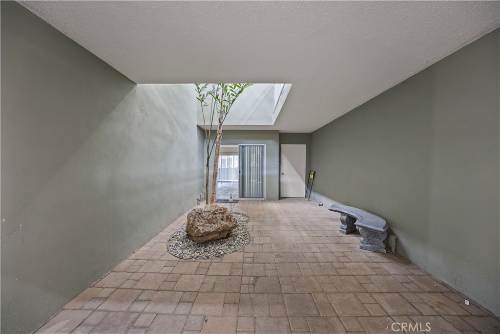 500 S Inglewood Property Photo 11