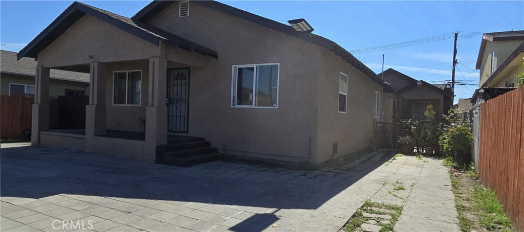 700 W 77th Property Photo