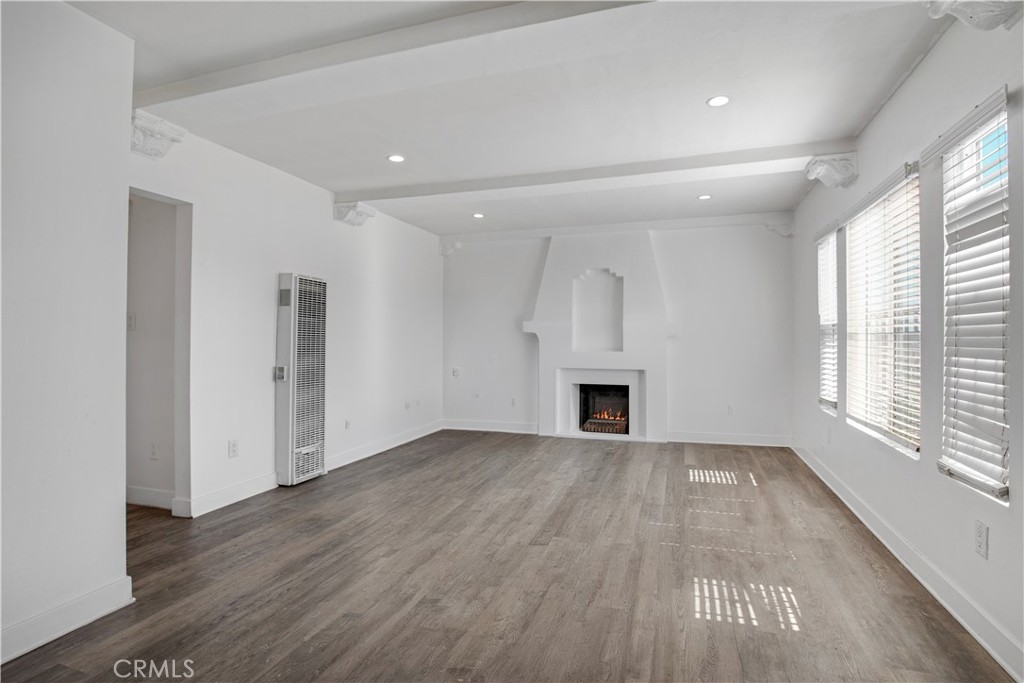 522 W 82nd St Property Photo 5