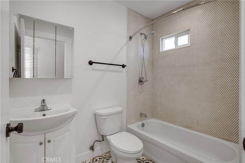 522 W 82nd St Property Photo 21