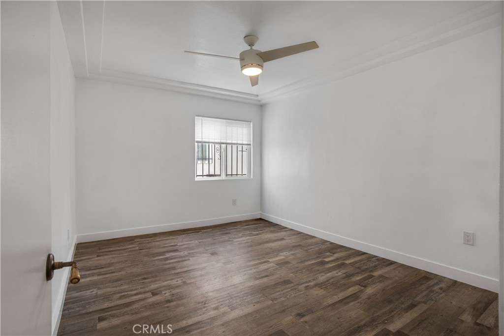 522 W 82nd St Property Photo 29