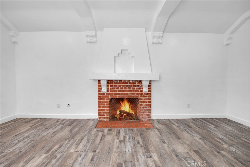 522 W 82nd St Property Photo 39