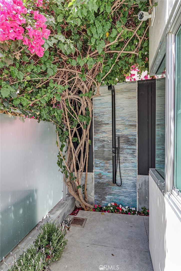 2417 Crest Property Photo 66