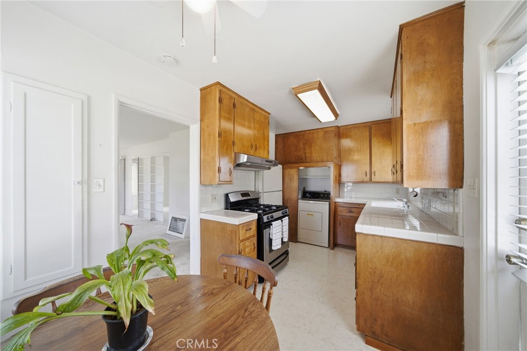 2723 S Averill Property Photo 9