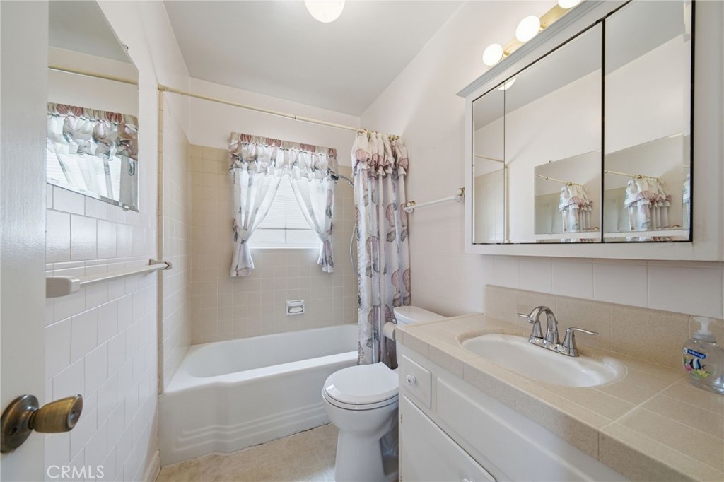 2723 S Averill Property Photo 17
