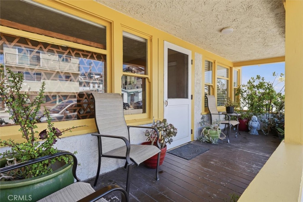 701 Manhattan Avenue Property Photo 3