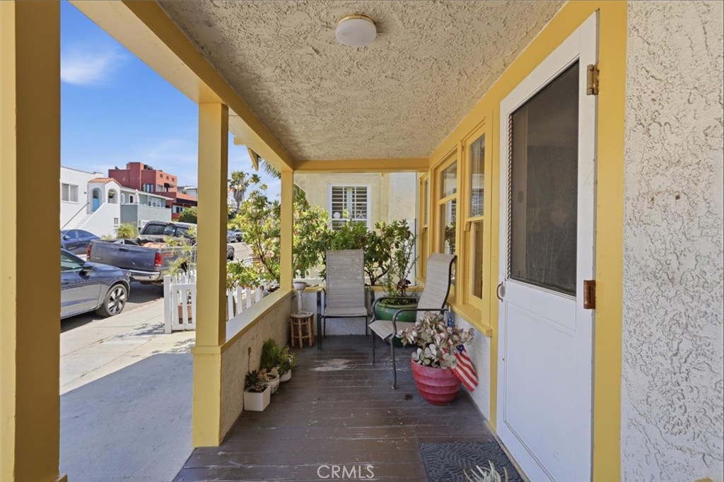 701 Manhattan Avenue Property Photo 4
