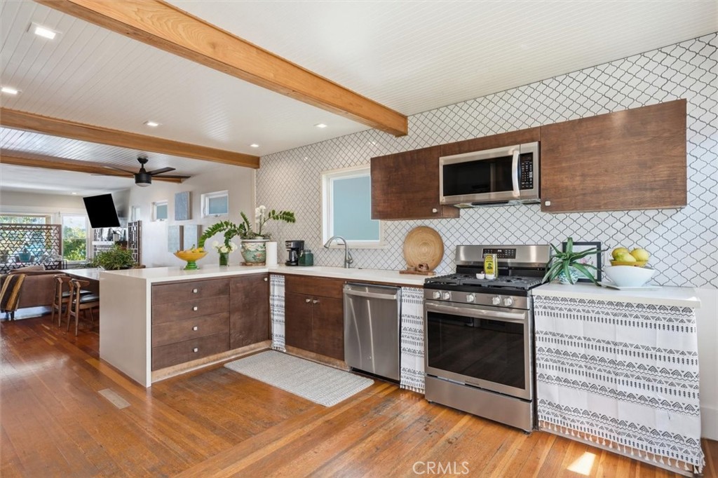 701 Manhattan Avenue Property Photo 9