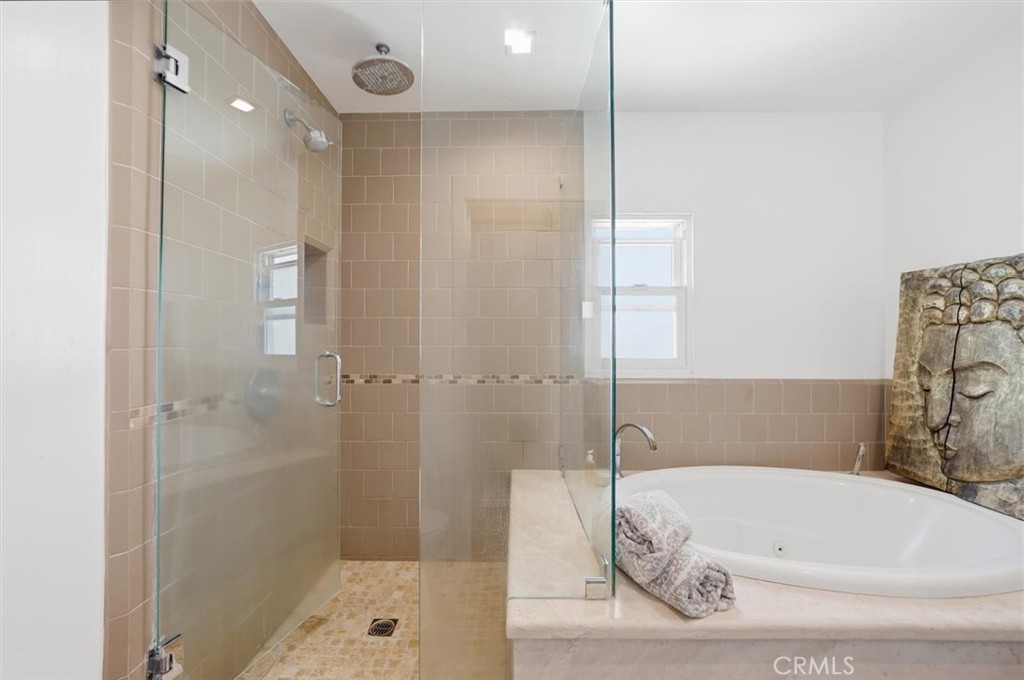 701 Manhattan Avenue Property Photo 20