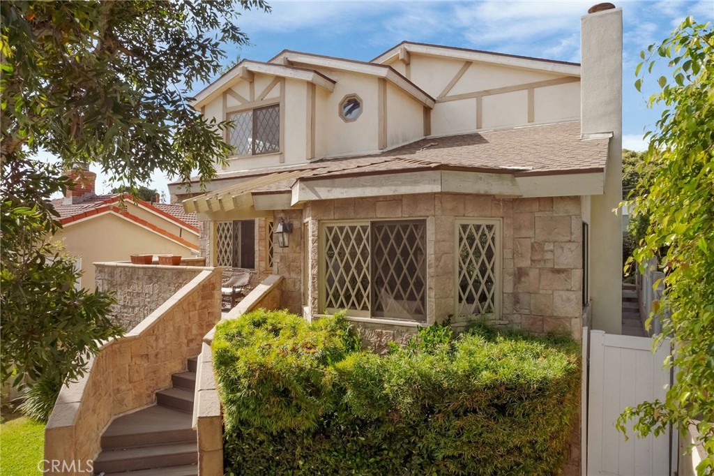 563 36th Property Photo 1