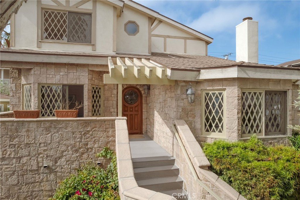 563 36th Property Photo 2