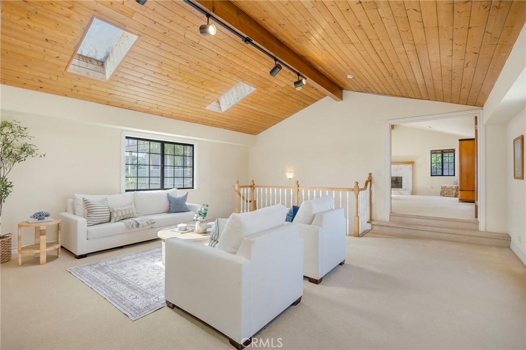 563 36th Property Photo 3