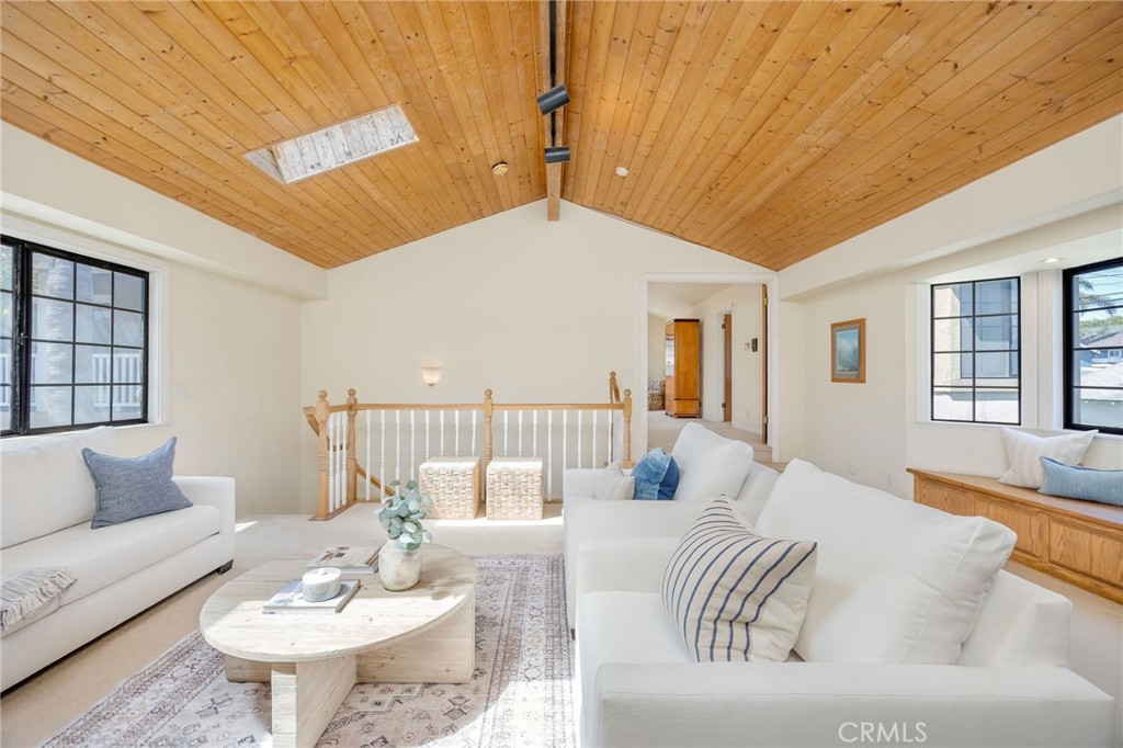 563 36th Property Photo 4