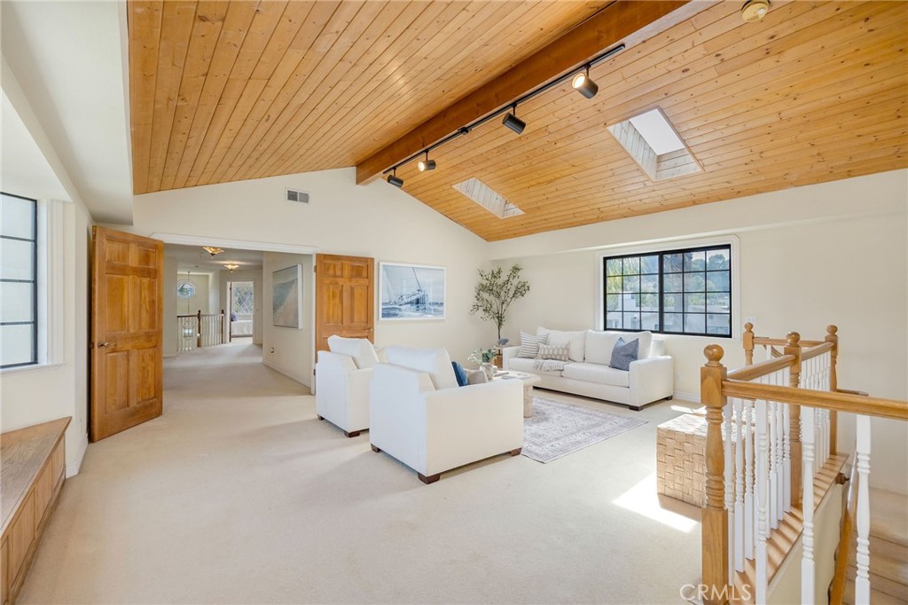 563 36th Property Photo 5