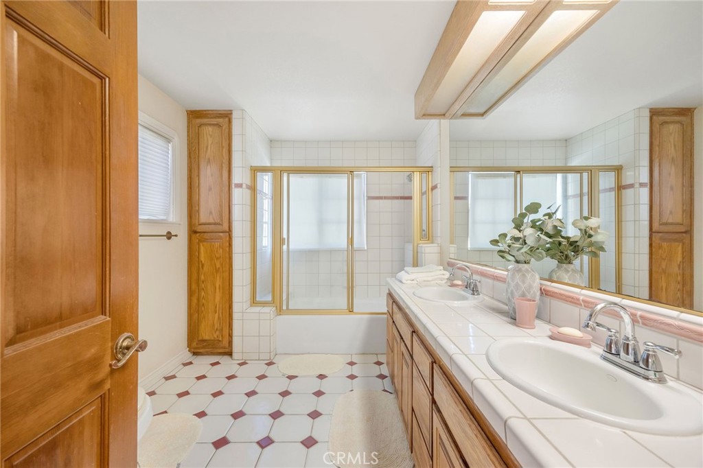 563 36th Property Photo 10