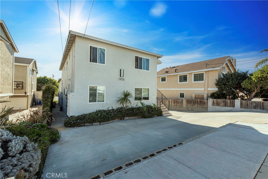 1906 Carnegie Lane E Property Photo 2