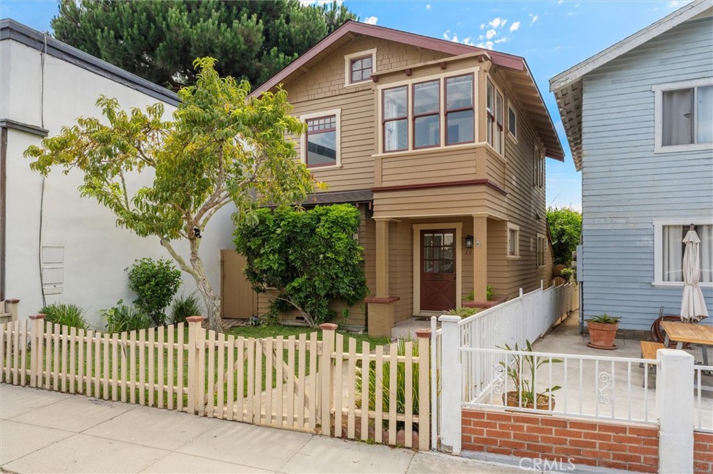 107 N Pacific Coast Highway Property Photo 1