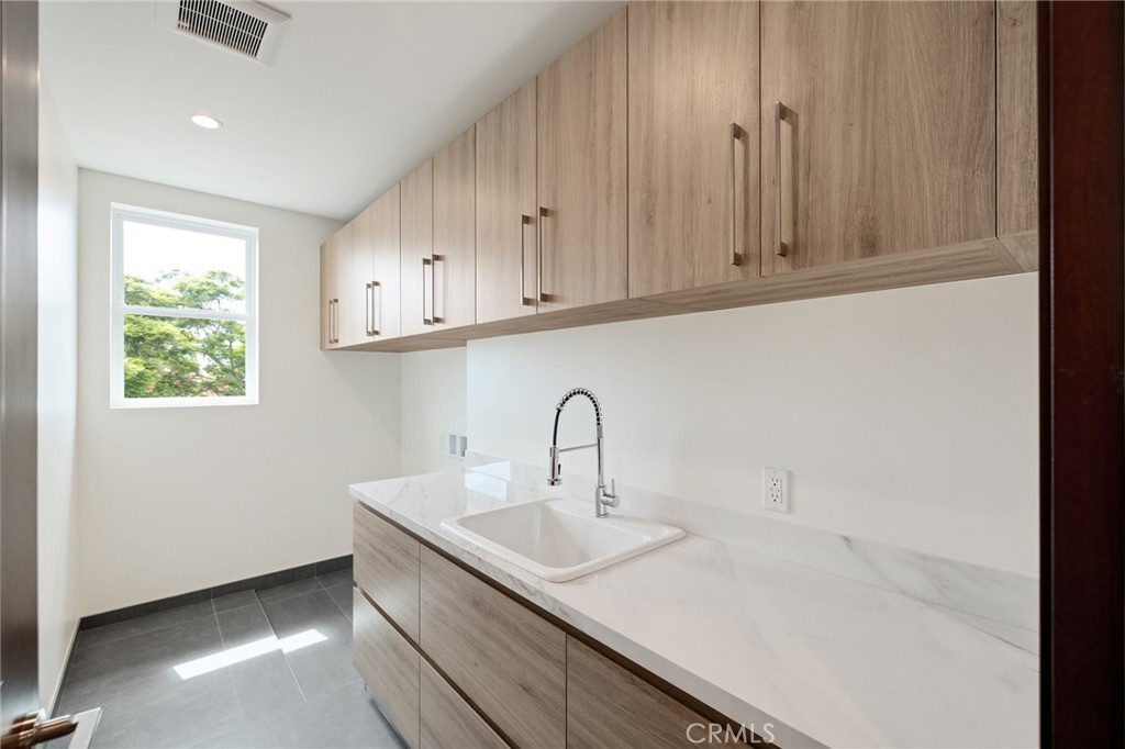 2413 Curtis Avenue B Property Photo 38