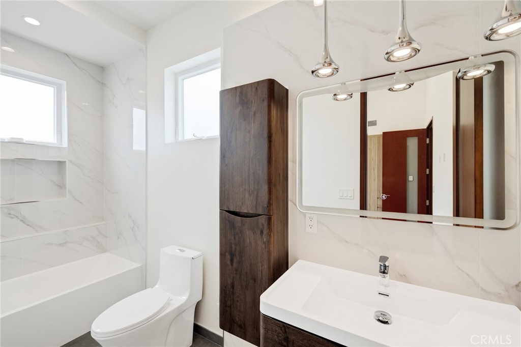 2413 Curtis Avenue B Property Photo 46