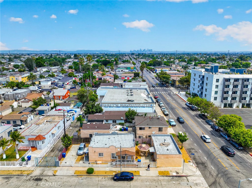 251 E 105th Property Photo 2