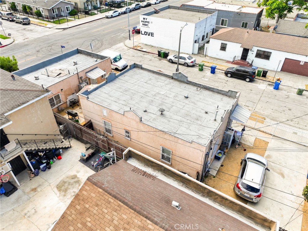251 E 105th Property Photo 11