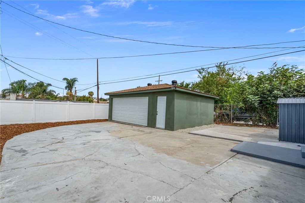 20717 Raymond Avenue Property Photo 28