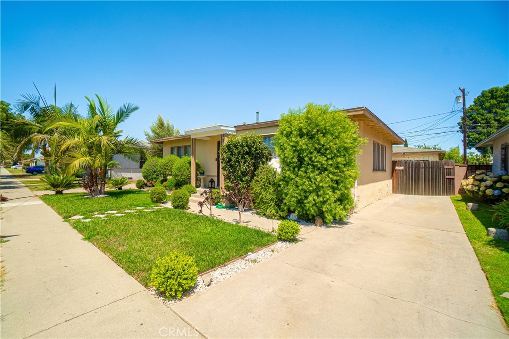 1208 S Stoneacre Property Photo 3