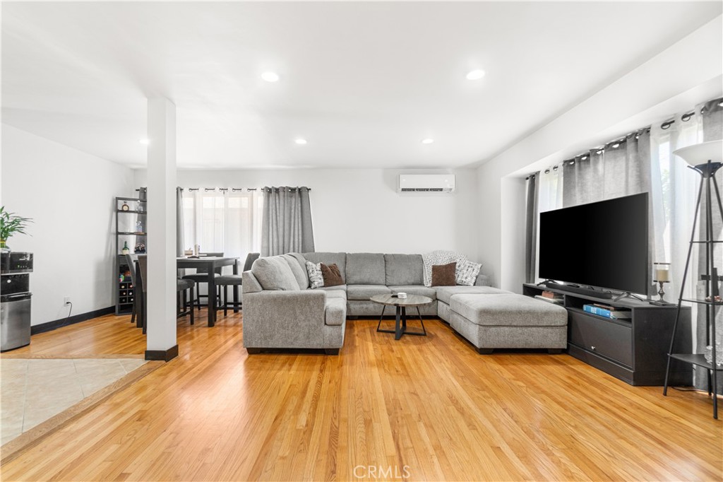 1208 S Stoneacre Property Photo 6
