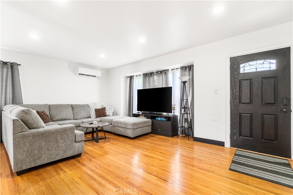 1208 S Stoneacre Property Photo 7