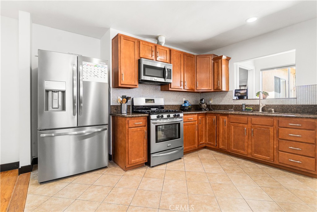 1208 S Stoneacre Property Photo 8