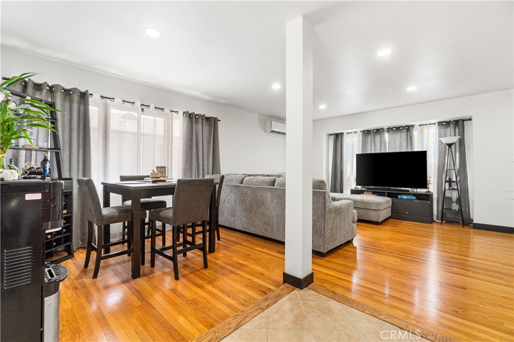 1208 S Stoneacre Property Photo 9