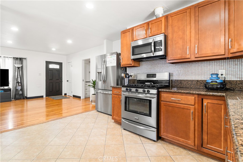 1208 S Stoneacre Property Photo 10