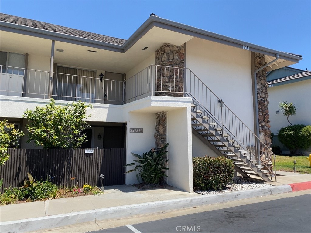 22725 Nadine Circle B Property Photo 1