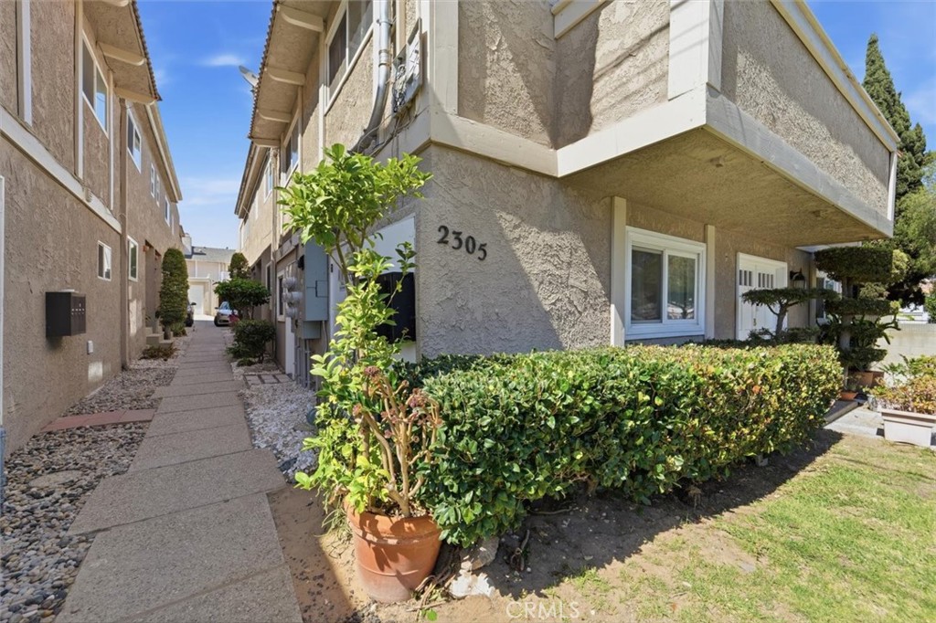 2305 Rockefeller B Property Photo 6
