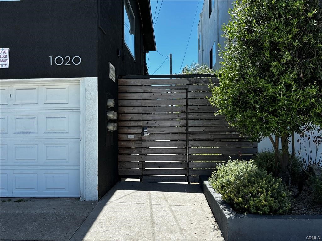1020 E Broadway Property Photo 2