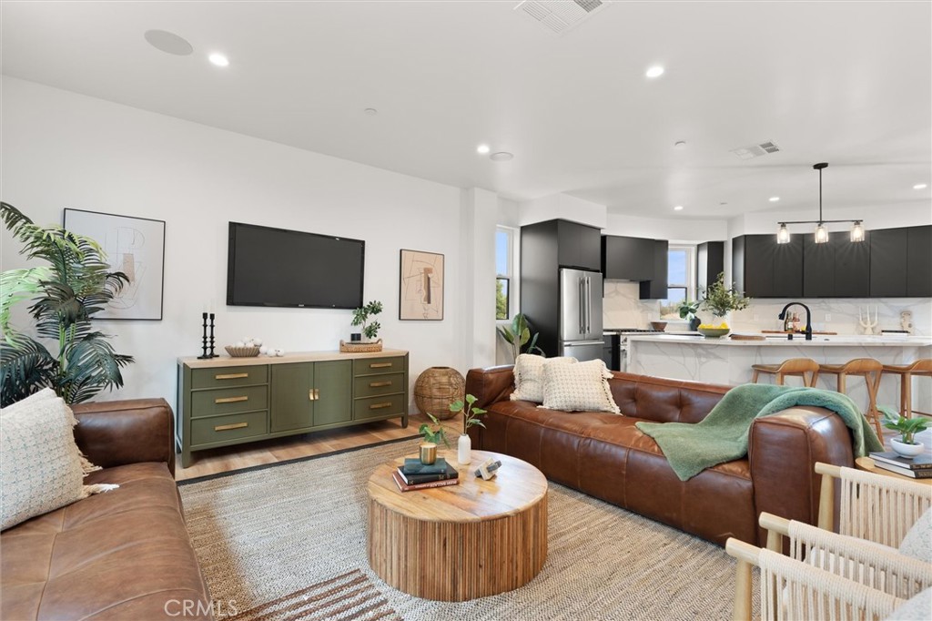 6059 N Tujunga Avenue Property Photo 1