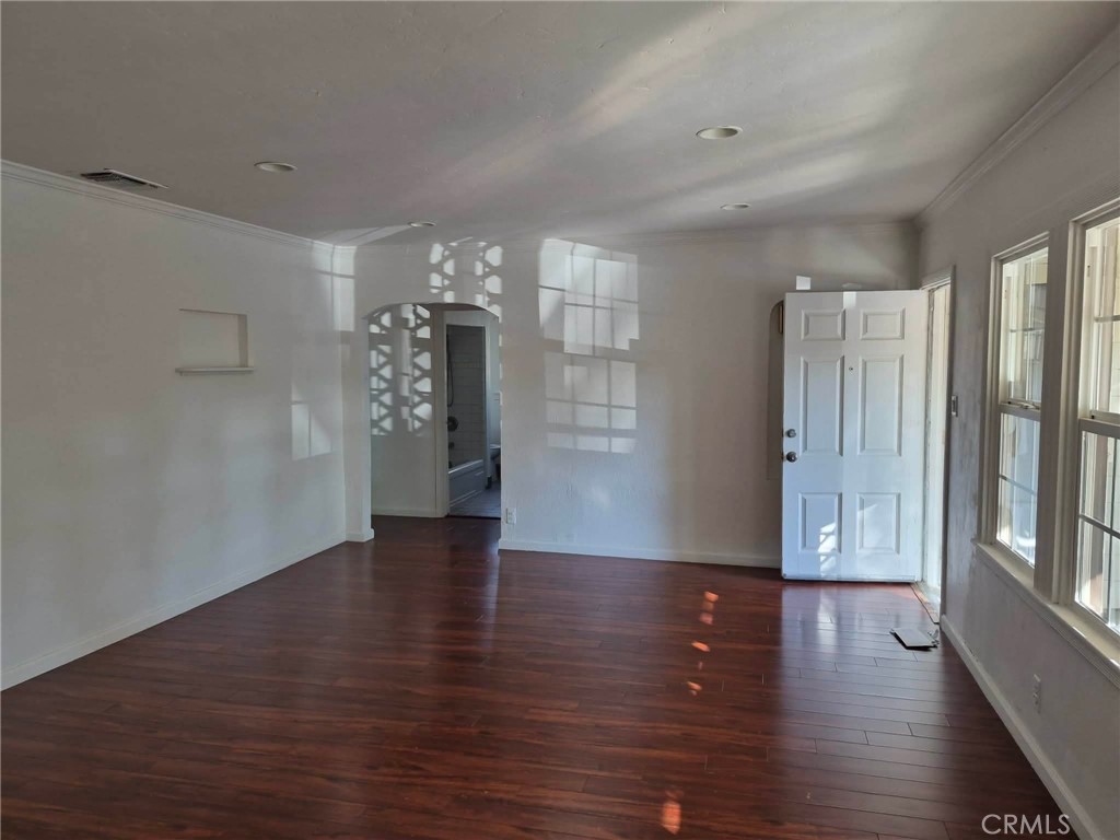 111 Baxter Avenue Property Photo 4