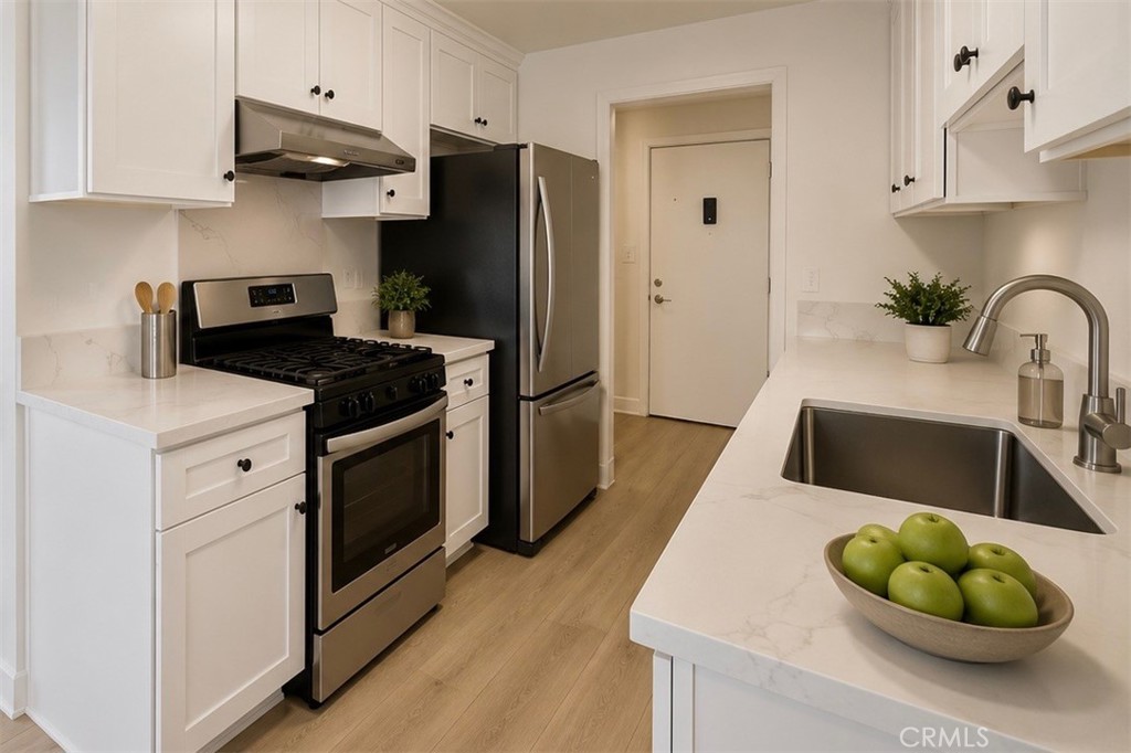 855 Victor Avenue 217 Property Photo 5