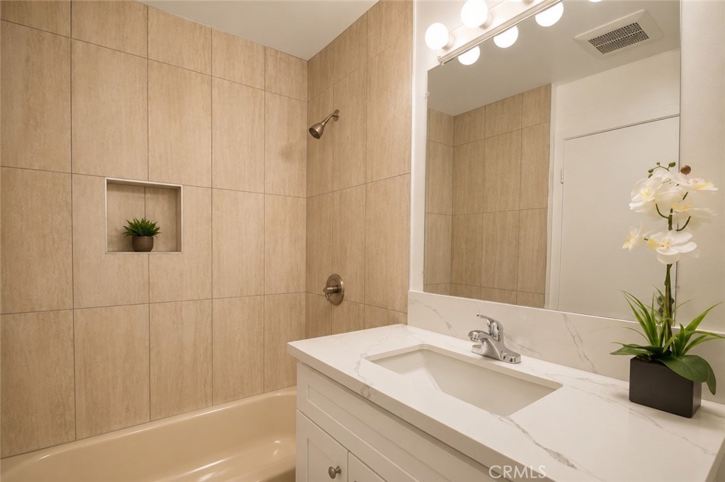 855 Victor Avenue 217 Property Photo 10