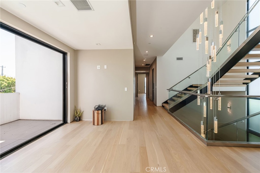 1643 S Carmelina Property Photo 19