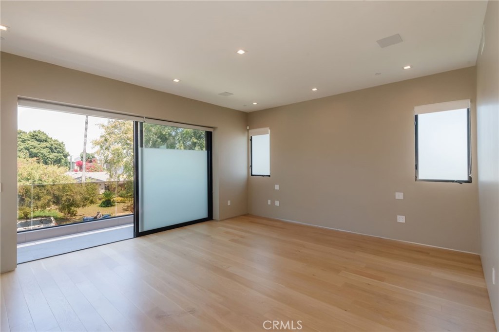 1643 S Carmelina Property Photo 22