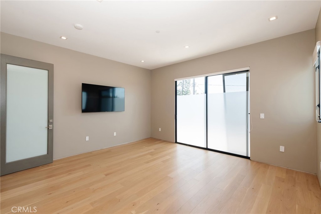 1643 S Carmelina Property Photo 28