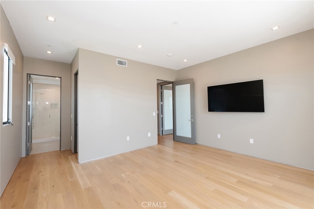 1643 S Carmelina Property Photo 29