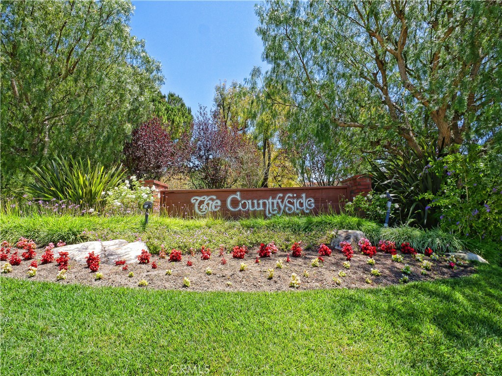 5465 Valley View Property Photo 1